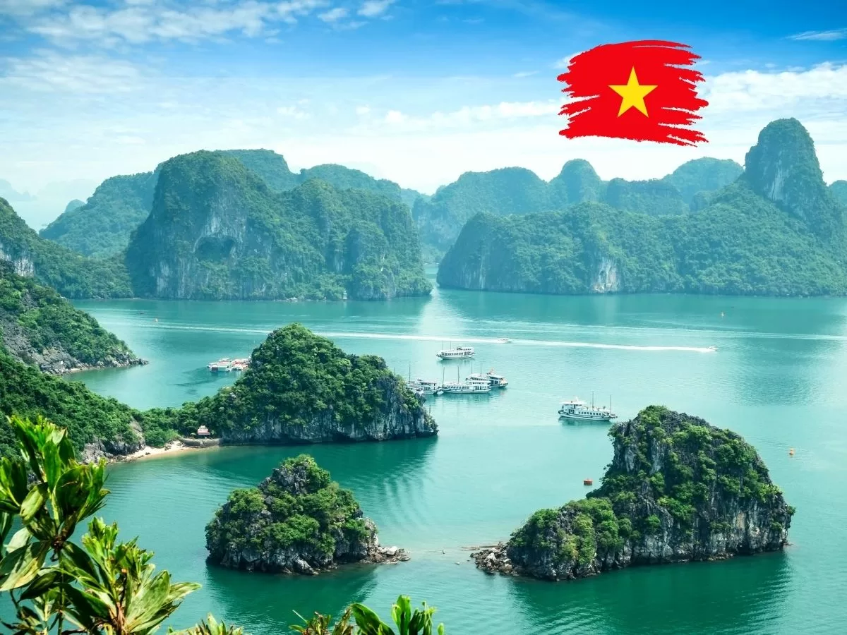 Ha Long Bay in Vietnam - Traveliday